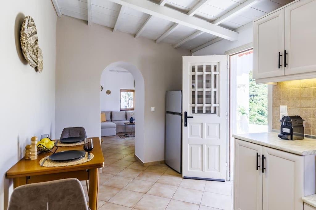 Villa Koukounaria Skopelos Town Exterior photo