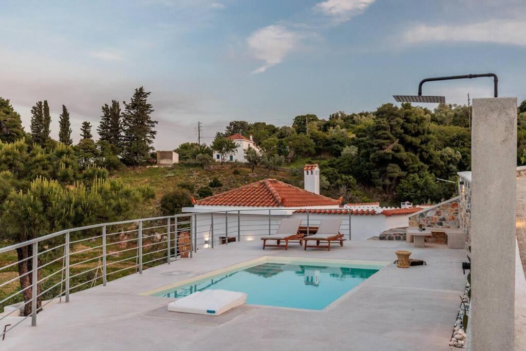Villa Koukounaria Skopelos Town Exterior photo