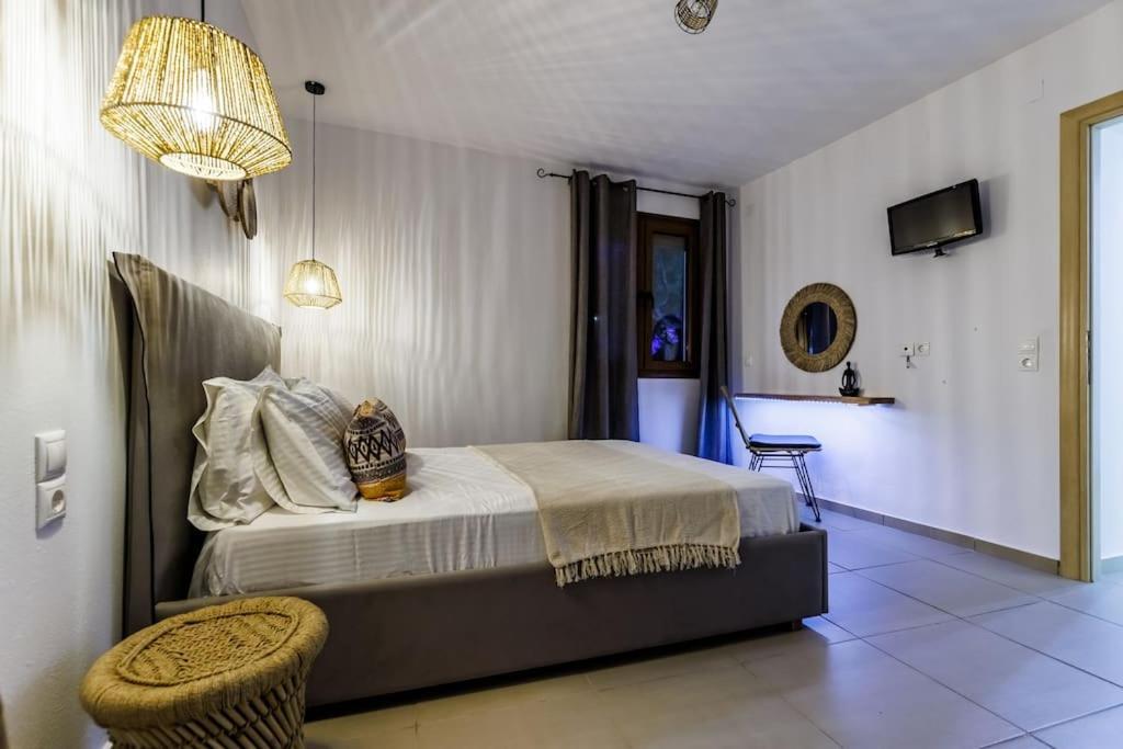 Villa Koukounaria Skopelos Town Exterior photo